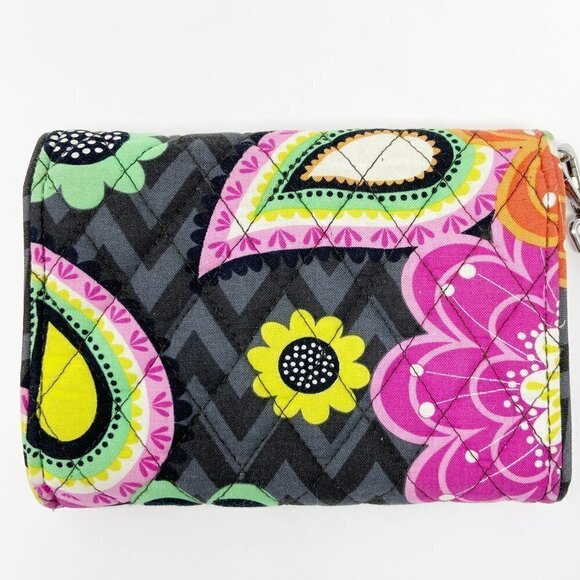 VERA BRADLEY | Quilted Chevron Floral Bright Wristlet Wallet - Picture 4 of 12